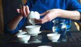 男子爆料老婆买茶勺视频,家庭消费观引争议